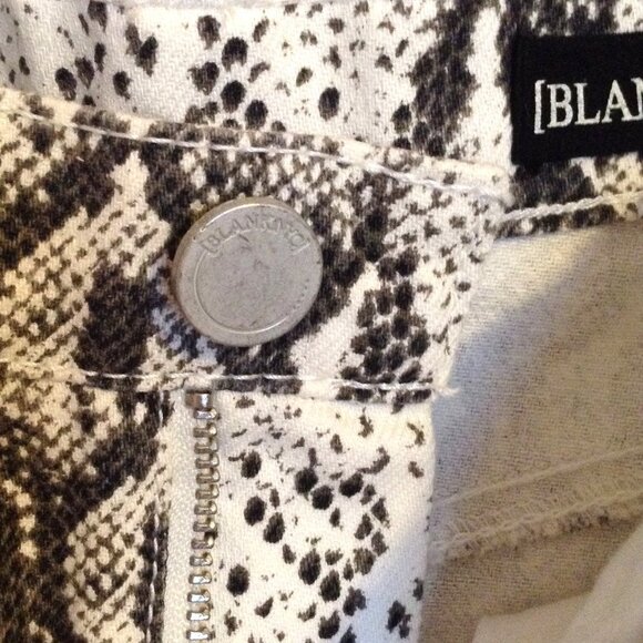 NWT BlankNYC Women's Denim Mini Skirt Snakeskin Animal Print - Picture 5 of 11
